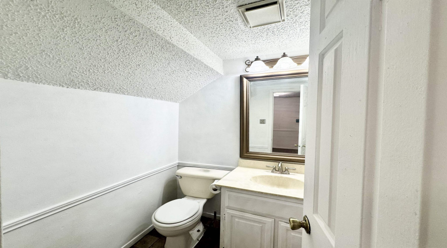 200 Martingale Ln, Laredo, Texas 78041, 2 Bedrooms Bedrooms, 5 Rooms Rooms,2 BathroomsBathrooms,Residential,For Rent,200 Martingale Ln,20255012