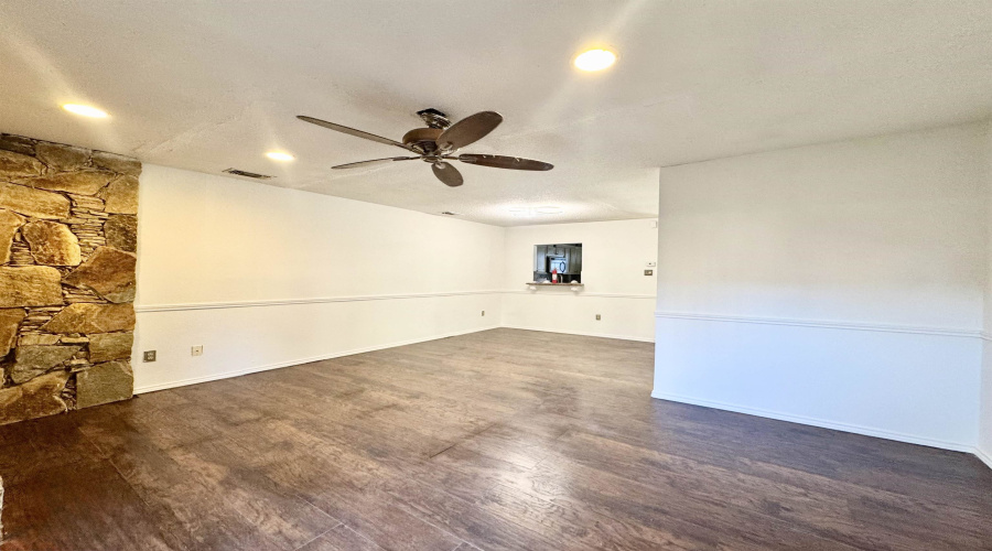 200 Martingale Ln, Laredo, Texas 78041, 2 Bedrooms Bedrooms, 5 Rooms Rooms,2 BathroomsBathrooms,Residential,For Rent,200 Martingale Ln,20255012