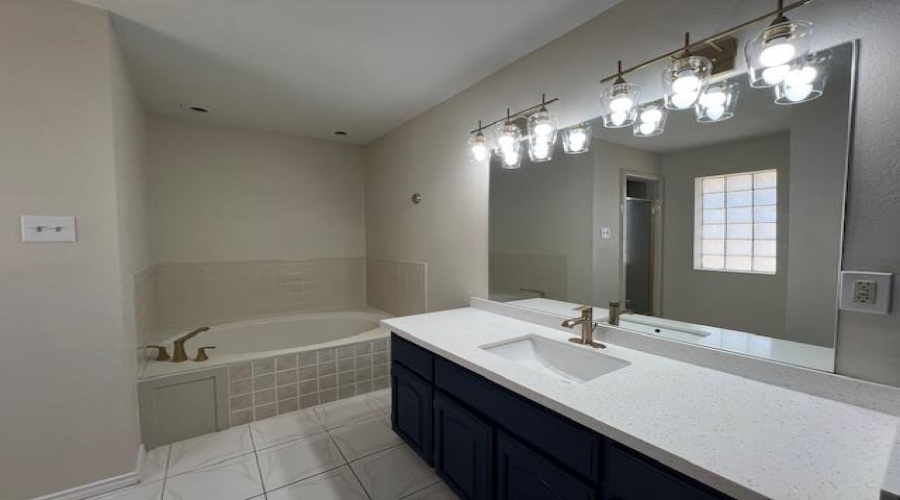 1305 Glen Ln, Laredo, Texas 78045-0000, 4 Bedrooms Bedrooms, 8 Rooms Rooms,2 BathroomsBathrooms,Residential,For Rent,1305 Glen Ln,20255013