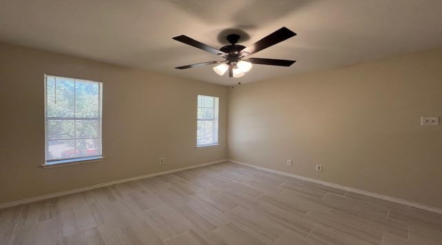 1305 Glen Ln, Laredo, Texas 78045-0000, 4 Bedrooms Bedrooms, 8 Rooms Rooms,2 BathroomsBathrooms,Residential,For Rent,1305 Glen Ln,20255013