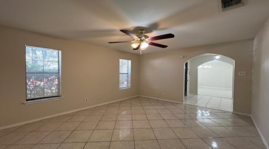 1305 Glen Ln, Laredo, Texas 78045-0000, 4 Bedrooms Bedrooms, 8 Rooms Rooms,2 BathroomsBathrooms,Residential,For Rent,1305 Glen Ln,20255013