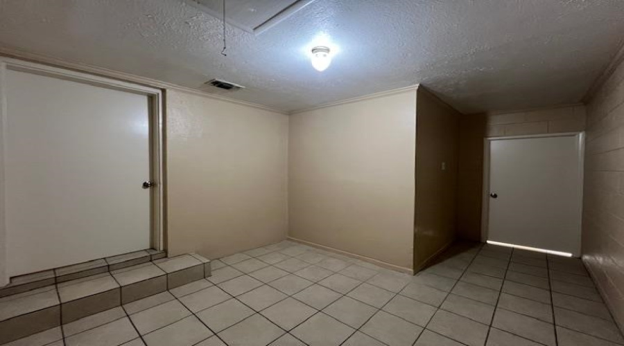 1719 Musser St, Laredo, Texas 78043, 2 Bedrooms Bedrooms, 5 Rooms Rooms,2 BathroomsBathrooms,Residential,For Rent,1719 Musser St,20255015