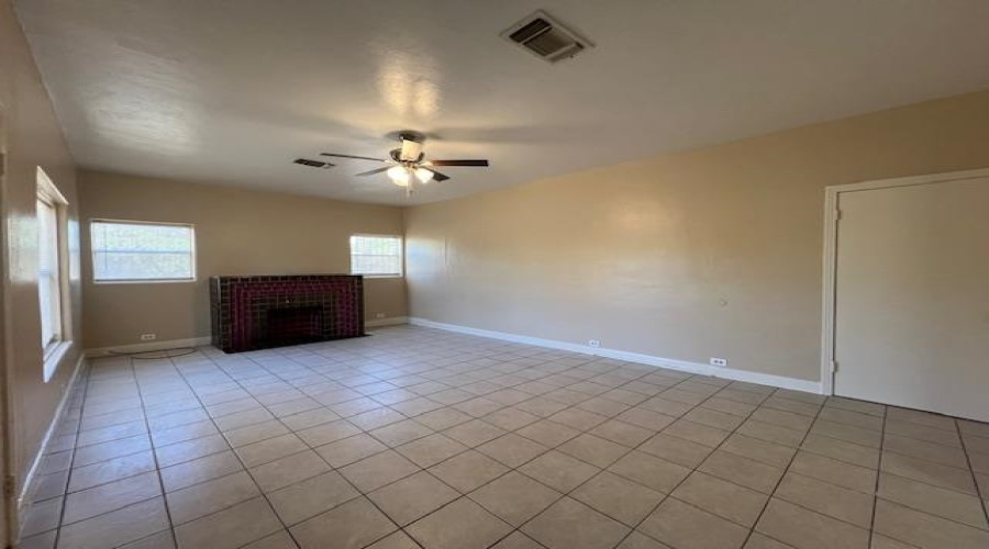 1719 Musser St, Laredo, Texas 78043, 2 Bedrooms Bedrooms, 5 Rooms Rooms,2 BathroomsBathrooms,Residential,For Rent,1719 Musser St,20255015