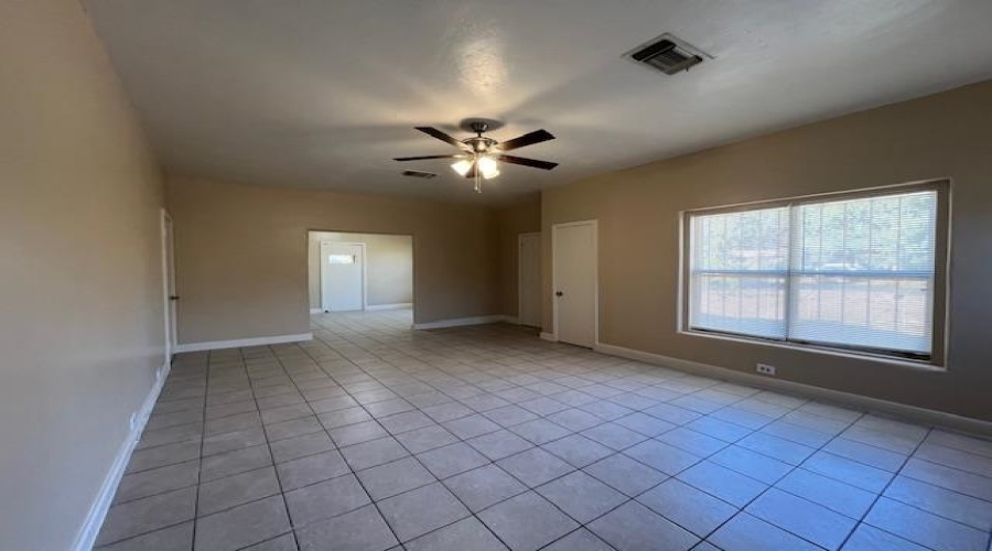 1719 Musser St, Laredo, Texas 78043, 2 Bedrooms Bedrooms, 5 Rooms Rooms,2 BathroomsBathrooms,Residential,For Rent,1719 Musser St,20255015
