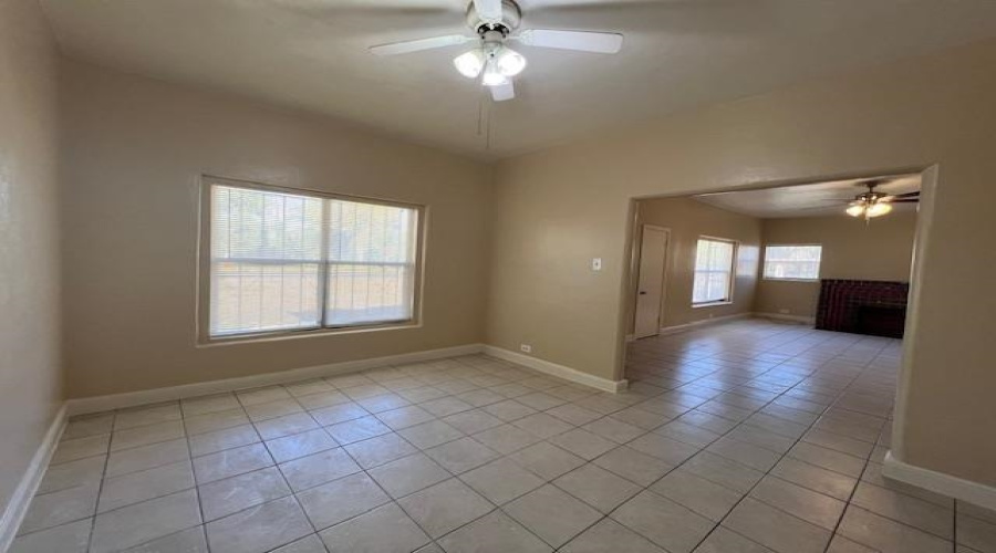 1719 Musser St, Laredo, Texas 78043, 2 Bedrooms Bedrooms, 5 Rooms Rooms,2 BathroomsBathrooms,Residential,For Rent,1719 Musser St,20255015