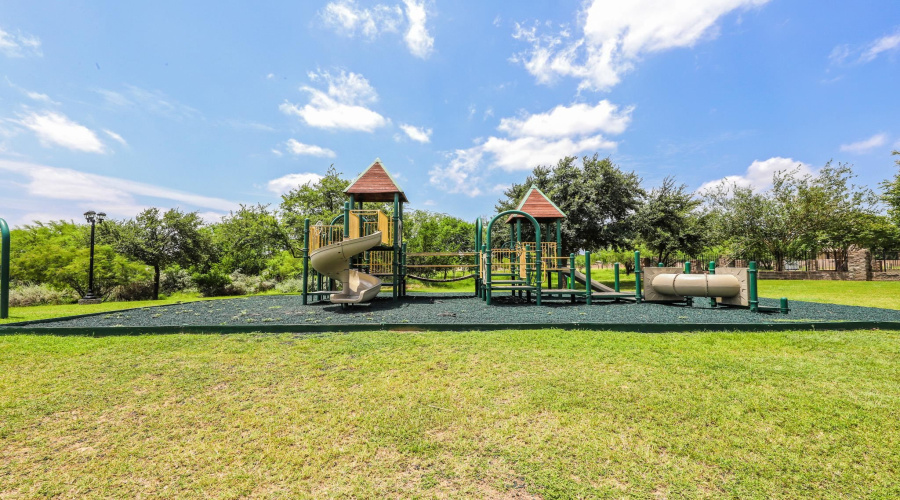 306 Cinnamon Teal Lp, Laredo, Texas 78045-0000, 3 Bedrooms Bedrooms, 6 Rooms Rooms,2 BathroomsBathrooms,Residential,For Rent,306 Cinnamon Teal Lp,20255022