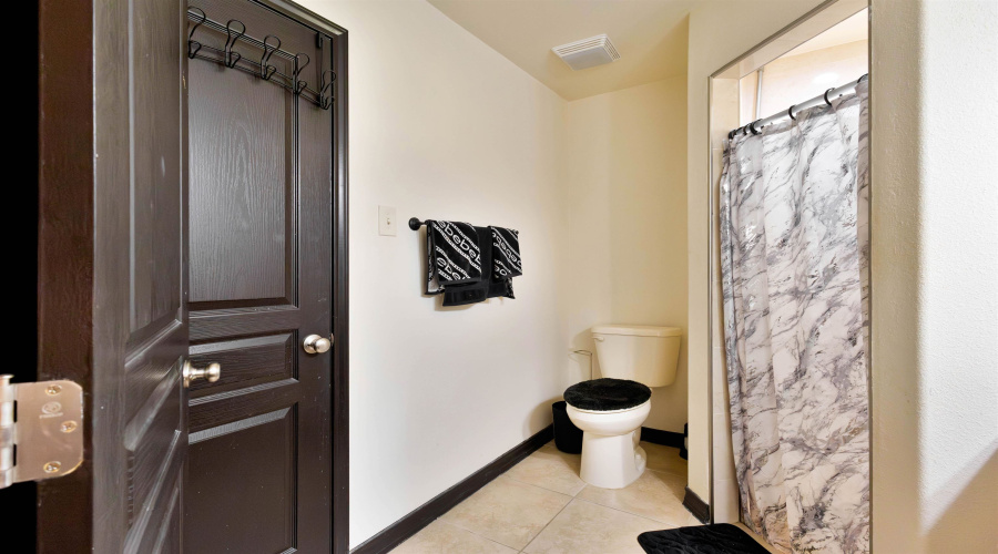 632 Sam Bratton Dr., Laredo, Texas 78046, 3 Bedrooms Bedrooms, 5 Rooms Rooms,2 BathroomsBathrooms,Residential,For Sale,632 Sam Bratton Dr.,20255023