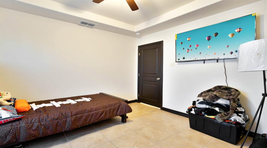 632 Sam Bratton Dr., Laredo, Texas 78046, 3 Bedrooms Bedrooms, 5 Rooms Rooms,2 BathroomsBathrooms,Residential,For Sale,632 Sam Bratton Dr.,20255023