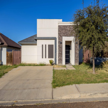 632 Sam Bratton Dr., Laredo, Texas 78046, 3 Bedrooms Bedrooms, 5 Rooms Rooms,2 BathroomsBathrooms,Residential,For Sale,632 Sam Bratton Dr.,20255023
