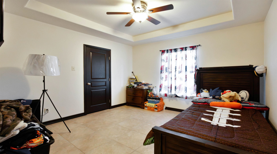 632 Sam Bratton Dr., Laredo, Texas 78046, 3 Bedrooms Bedrooms, 5 Rooms Rooms,2 BathroomsBathrooms,Residential,For Sale,632 Sam Bratton Dr.,20255023