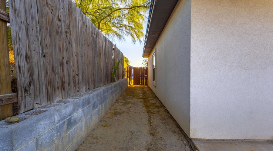 632 Sam Bratton Dr., Laredo, Texas 78046, 3 Bedrooms Bedrooms, 5 Rooms Rooms,2 BathroomsBathrooms,Residential,For Sale,632 Sam Bratton Dr.,20255023