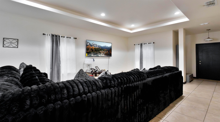 632 Sam Bratton Dr., Laredo, Texas 78046, 3 Bedrooms Bedrooms, 5 Rooms Rooms,2 BathroomsBathrooms,Residential,For Sale,632 Sam Bratton Dr.,20255023