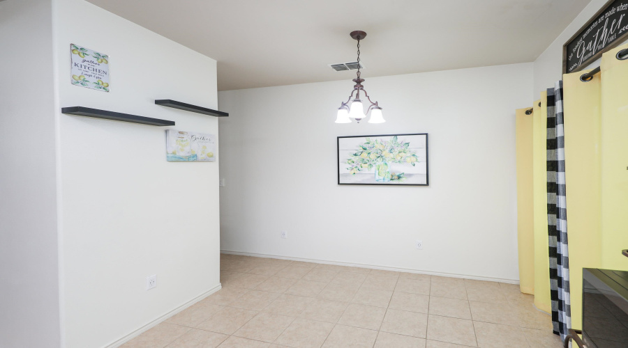 11126 Entrada Lp, Laredo, Texas 78045-7377, 4 Bedrooms Bedrooms, 8 Rooms Rooms,2 BathroomsBathrooms,Residential,For Sale,11126 Entrada Lp,20253587