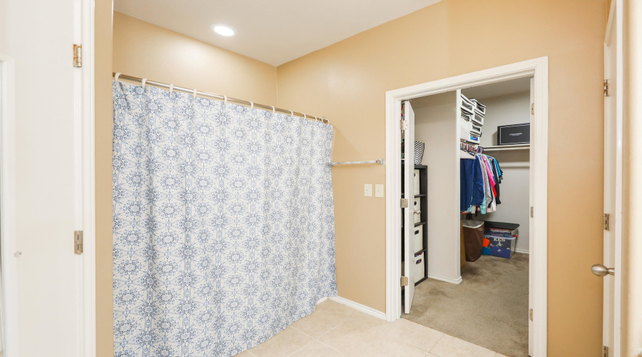 11126 Entrada Lp, Laredo, Texas 78045-7377, 4 Bedrooms Bedrooms, 8 Rooms Rooms,2 BathroomsBathrooms,Residential,For Sale,11126 Entrada Lp,20253587