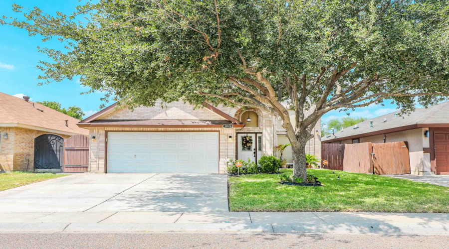 11126 Entrada Lp, Laredo, Texas 78045-7377, 4 Bedrooms Bedrooms, 8 Rooms Rooms,2 BathroomsBathrooms,Residential,For Sale,11126 Entrada Lp,20253587