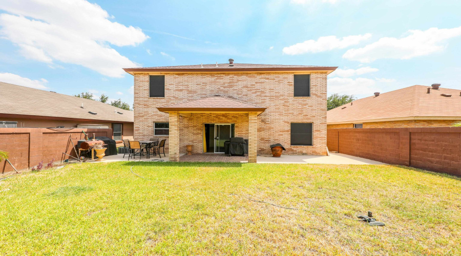 11126 Entrada Lp, Laredo, Texas 78045-7377, 4 Bedrooms Bedrooms, 8 Rooms Rooms,2 BathroomsBathrooms,Residential,For Sale,11126 Entrada Lp,20253587