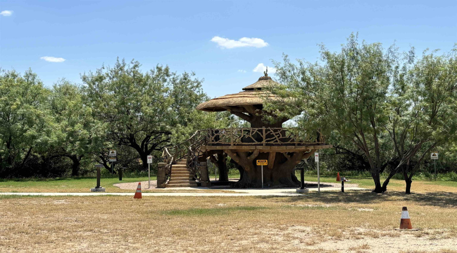 11126 Entrada Lp, Laredo, Texas 78045-7377, 4 Bedrooms Bedrooms, 8 Rooms Rooms,2 BathroomsBathrooms,Residential,For Sale,11126 Entrada Lp,20253587