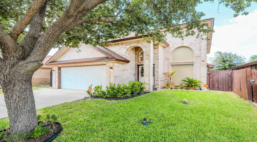 11126 Entrada Lp, Laredo, Texas 78045-7377, 4 Bedrooms Bedrooms, 8 Rooms Rooms,2 BathroomsBathrooms,Residential,For Sale,11126 Entrada Lp,20253587