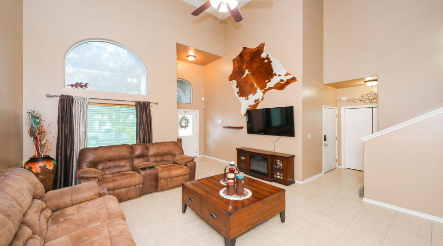 11126 Entrada Lp, Laredo, Texas 78045-7377, 4 Bedrooms Bedrooms, 8 Rooms Rooms,2 BathroomsBathrooms,Residential,For Sale,11126 Entrada Lp,20253587