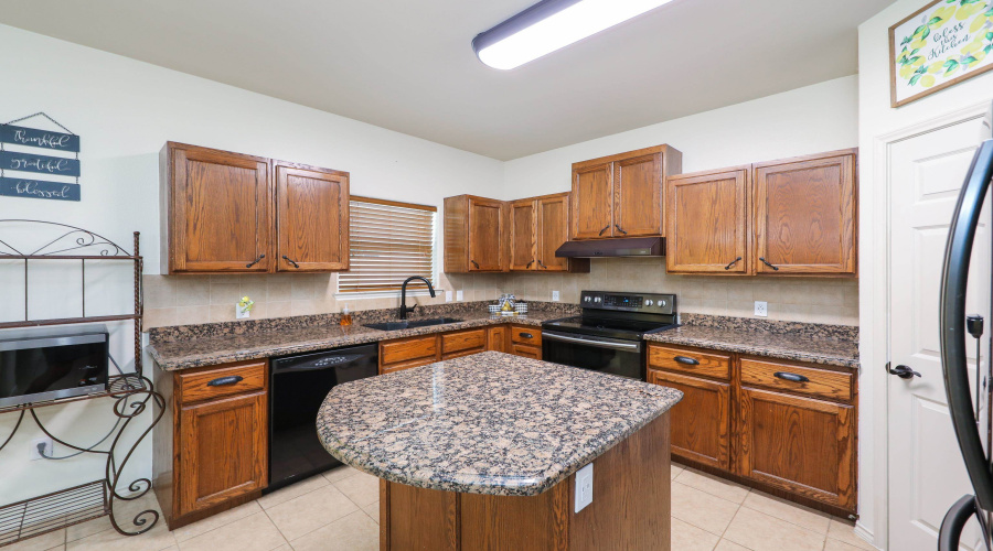 11126 Entrada Lp, Laredo, Texas 78045-7377, 4 Bedrooms Bedrooms, 8 Rooms Rooms,2 BathroomsBathrooms,Residential,For Sale,11126 Entrada Lp,20253587