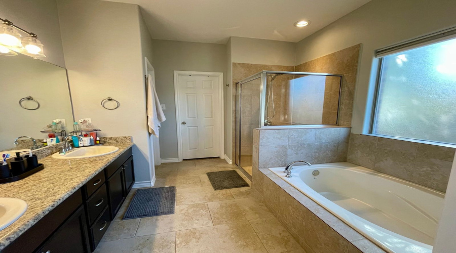 108 Date Palm Dr., LAREDO, Texas 78045, 4 Bedrooms Bedrooms, 7 Rooms Rooms,2 BathroomsBathrooms,Residential,For Sale,108 Date Palm Dr.,20255029