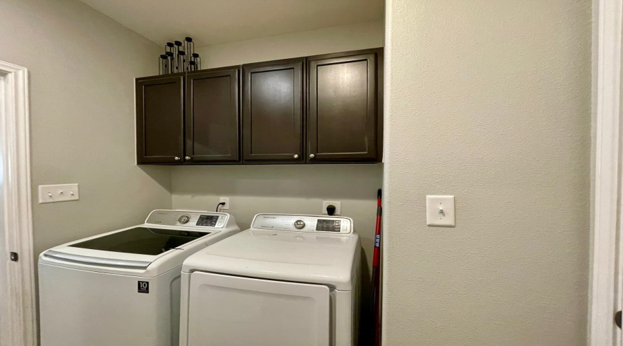 108 Date Palm Dr., LAREDO, Texas 78045, 4 Bedrooms Bedrooms, 7 Rooms Rooms,2 BathroomsBathrooms,Residential,For Sale,108 Date Palm Dr.,20255029