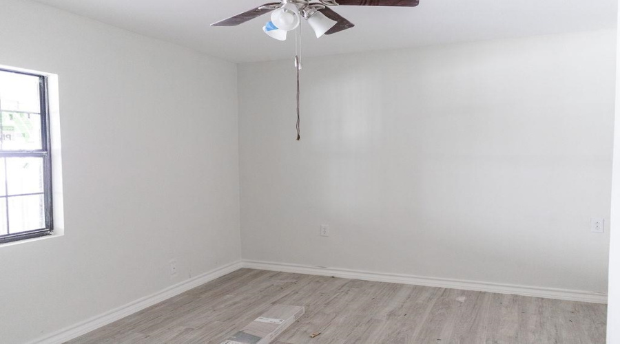 1817 Baltimore St, Laredo, Texas 78041, 2 Bedrooms Bedrooms, 4 Rooms Rooms,1 BathroomBathrooms,Residential,For Sale,1817 Baltimore St,20255031