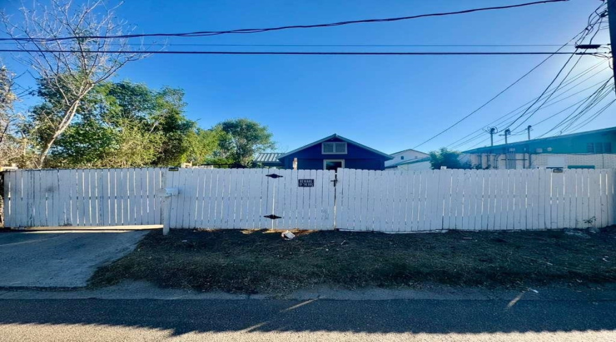 915 Rosario St, Laredo, Texas 78040, 2 Bedrooms Bedrooms, 4 Rooms Rooms,2 BathroomsBathrooms,Residential,For Sale,915 Rosario St,20255032