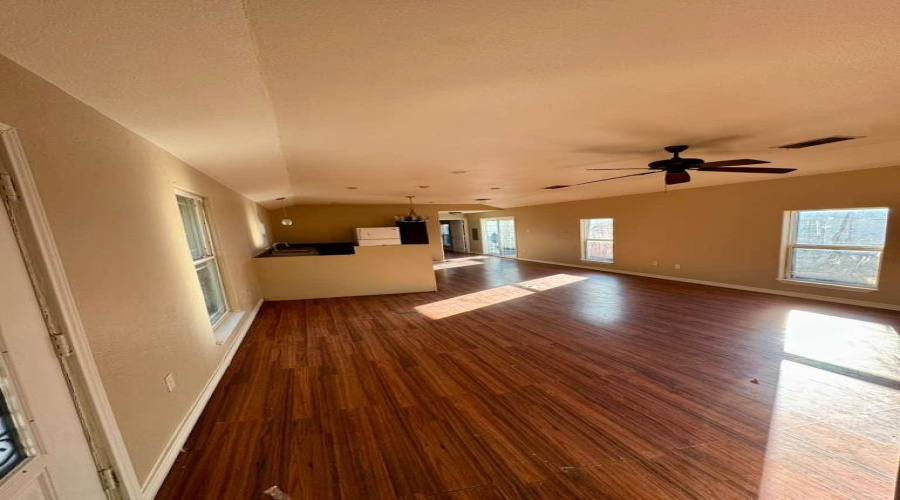 915 Rosario St, Laredo, Texas 78040, 2 Bedrooms Bedrooms, 4 Rooms Rooms,2 BathroomsBathrooms,Residential,For Sale,915 Rosario St,20255032