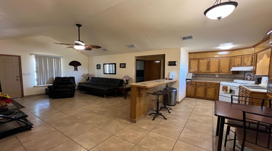 4020 TX State Hwy 16, Zapata, Texas 78076, 2 Bedrooms Bedrooms, 3 Rooms Rooms,2 BathroomsBathrooms,Residential,For Sale,4020 TX State Hwy 16,20244520