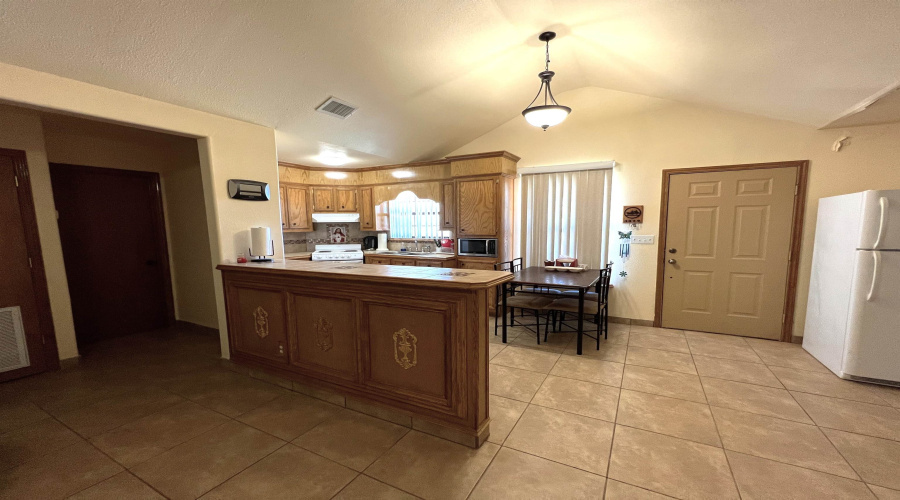 4020 TX State Hwy 16, Zapata, Texas 78076, 2 Bedrooms Bedrooms, 3 Rooms Rooms,2 BathroomsBathrooms,Residential,For Sale,4020 TX State Hwy 16,20244520