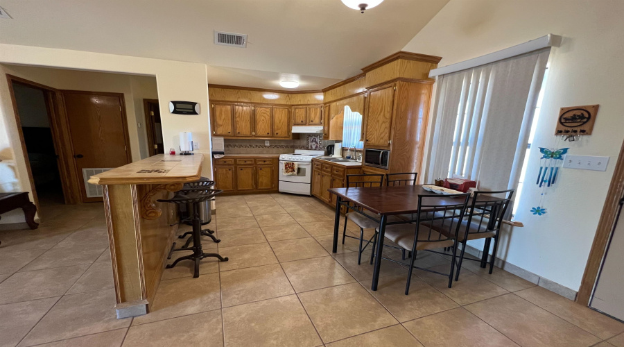 4020 TX State Hwy 16, Zapata, Texas 78076, 2 Bedrooms Bedrooms, 3 Rooms Rooms,2 BathroomsBathrooms,Residential,For Sale,4020 TX State Hwy 16,20244520