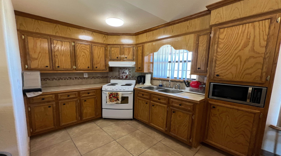 4020 TX State Hwy 16, Zapata, Texas 78076, 2 Bedrooms Bedrooms, 3 Rooms Rooms,2 BathroomsBathrooms,Residential,For Sale,4020 TX State Hwy 16,20244520