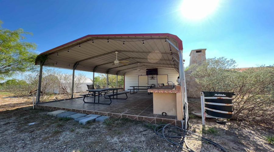4020 TX State Hwy 16, Zapata, Texas 78076, 2 Bedrooms Bedrooms, 3 Rooms Rooms,2 BathroomsBathrooms,Residential,For Sale,4020 TX State Hwy 16,20244520