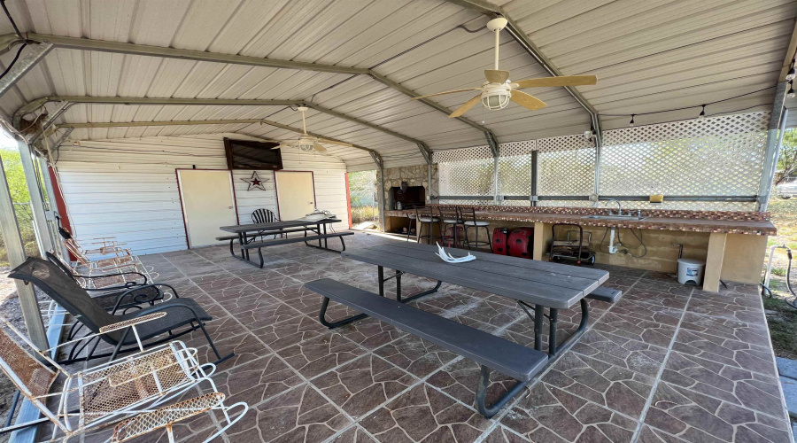 4020 TX State Hwy 16, Zapata, Texas 78076, 2 Bedrooms Bedrooms, 3 Rooms Rooms,2 BathroomsBathrooms,Residential,For Sale,4020 TX State Hwy 16,20244520