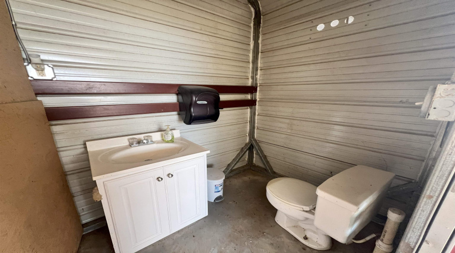 4020 TX State Hwy 16, Zapata, Texas 78076, 2 Bedrooms Bedrooms, 3 Rooms Rooms,2 BathroomsBathrooms,Residential,For Sale,4020 TX State Hwy 16,20244520