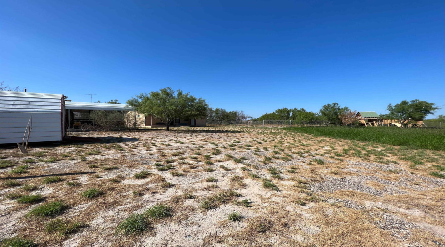 4020 TX State Hwy 16, Zapata, Texas 78076, 2 Bedrooms Bedrooms, 3 Rooms Rooms,2 BathroomsBathrooms,Residential,For Sale,4020 TX State Hwy 16,20244520