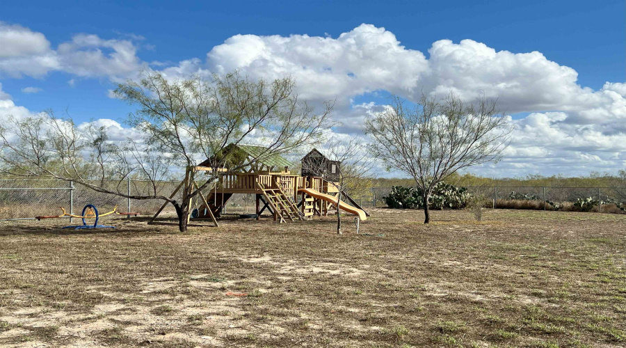 4020 TX State Hwy 16, Zapata, Texas 78076, 2 Bedrooms Bedrooms, 3 Rooms Rooms,2 BathroomsBathrooms,Residential,For Sale,4020 TX State Hwy 16,20244520