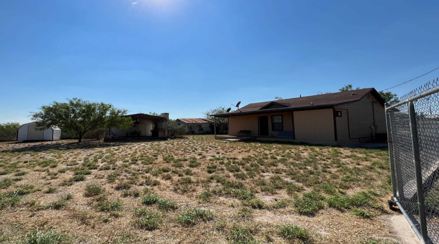 4020 TX State Hwy 16, Zapata, Texas 78076, 2 Bedrooms Bedrooms, 3 Rooms Rooms,2 BathroomsBathrooms,Residential,For Sale,4020 TX State Hwy 16,20244520