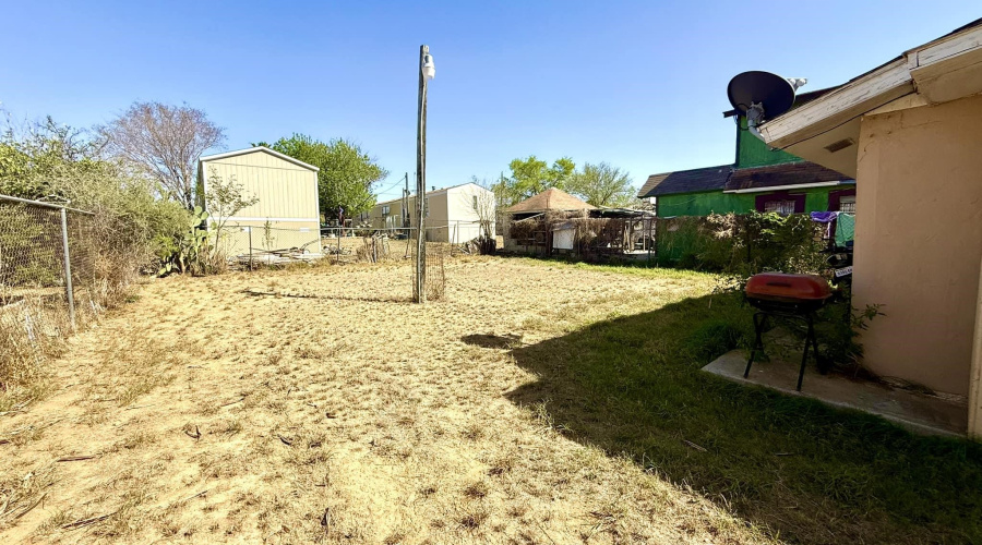 4511 La Brea Ln, Laredo, Texas 78046, 1 Bedroom Bedrooms, 2 Rooms Rooms,1 BathroomBathrooms,Residential,For Sale,4511 La Brea Ln,20255038