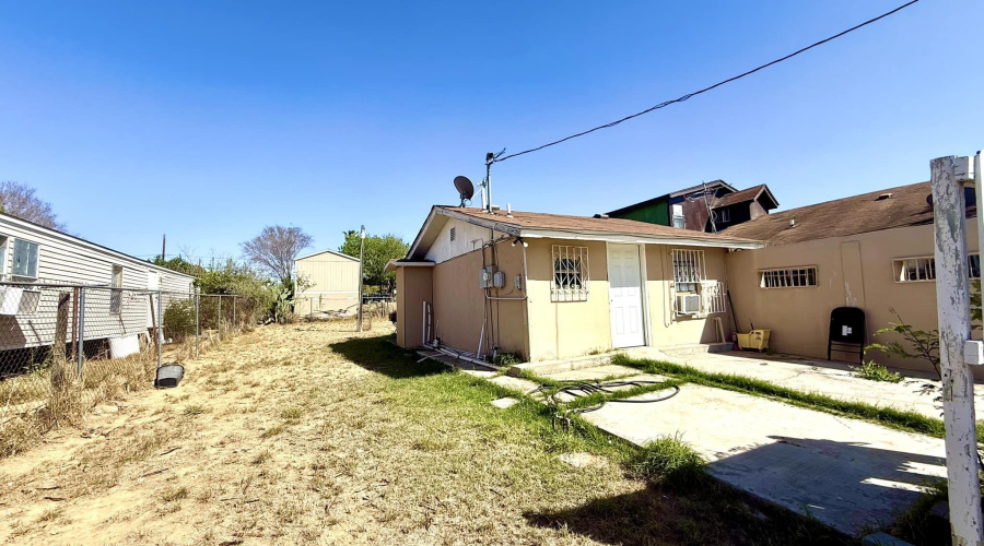 4511 La Brea Ln, Laredo, Texas 78046, 1 Bedroom Bedrooms, 2 Rooms Rooms,1 BathroomBathrooms,Residential,For Sale,4511 La Brea Ln,20255038