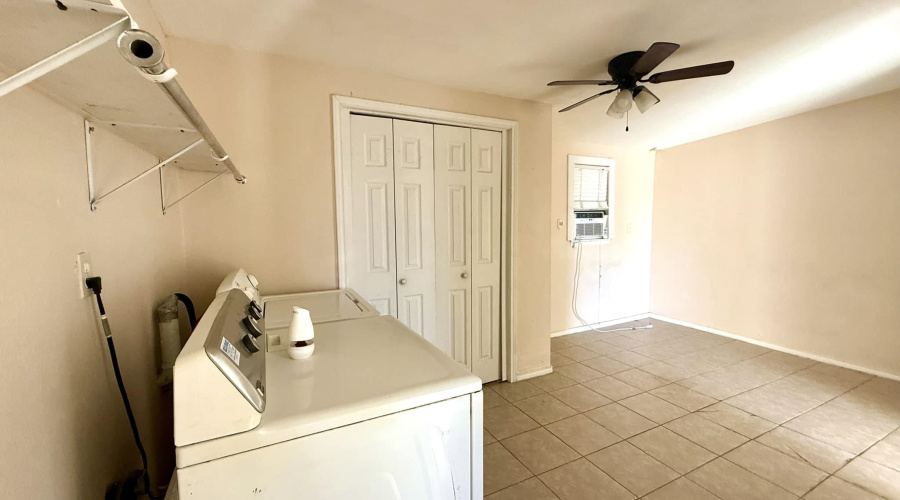 4511 La Brea Ln, Laredo, Texas 78046, 1 Bedroom Bedrooms, 2 Rooms Rooms,1 BathroomBathrooms,Residential,For Sale,4511 La Brea Ln,20255038