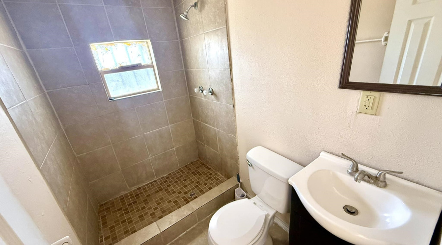 4511 La Brea Ln, Laredo, Texas 78046, 1 Bedroom Bedrooms, 2 Rooms Rooms,1 BathroomBathrooms,Residential,For Sale,4511 La Brea Ln,20255038