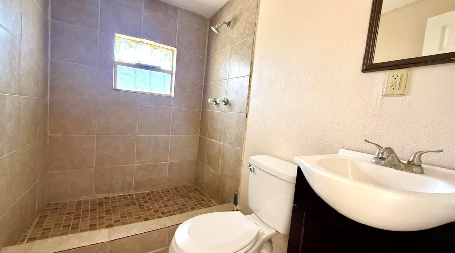 4511 La Brea Ln, Laredo, Texas 78046, 1 Bedroom Bedrooms, 2 Rooms Rooms,1 BathroomBathrooms,Residential,For Sale,4511 La Brea Ln,20255038