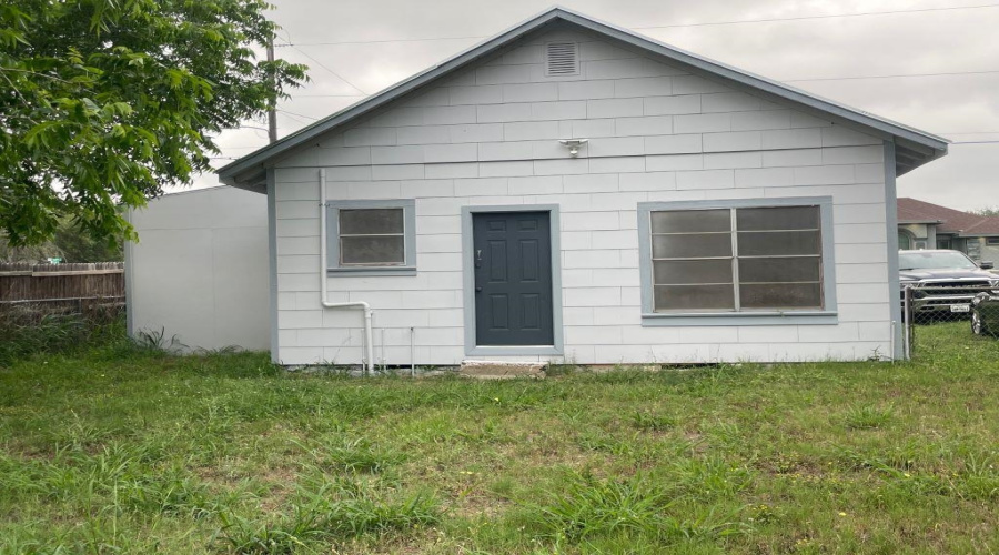 601 E Lucille St, Hebbronville, Texas 78361, 2 Bedrooms Bedrooms, 4 Rooms Rooms,1 BathroomBathrooms,Residential,For Sale,601 E Lucille St,20255047