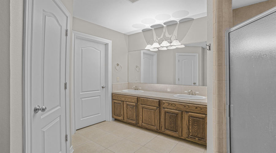 3814 Sandcliff Dr, Laredo, Texas 78045-8439, 4 Bedrooms Bedrooms, 7 Rooms Rooms,2 BathroomsBathrooms,Residential,For Sale,3814 Sandcliff Dr,20255054