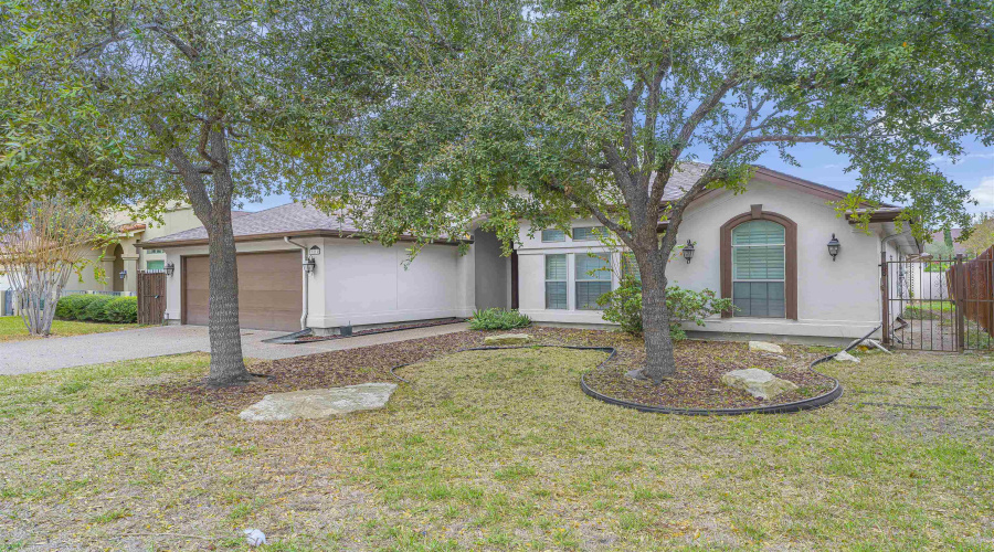 3814 Sandcliff Dr, Laredo, Texas 78045-8439, 4 Bedrooms Bedrooms, 7 Rooms Rooms,2 BathroomsBathrooms,Residential,For Sale,3814 Sandcliff Dr,20255054