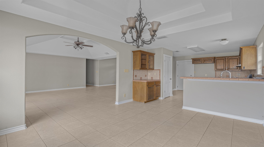 3814 Sandcliff Dr, Laredo, Texas 78045-8439, 4 Bedrooms Bedrooms, 7 Rooms Rooms,2 BathroomsBathrooms,Residential,For Sale,3814 Sandcliff Dr,20255054