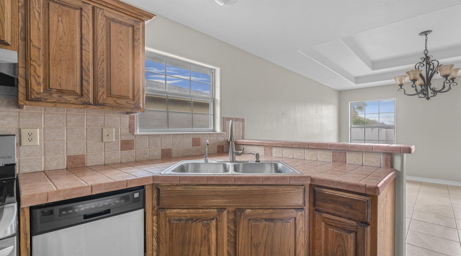 3814 Sandcliff Dr, Laredo, Texas 78045-8439, 4 Bedrooms Bedrooms, 7 Rooms Rooms,2 BathroomsBathrooms,Residential,For Sale,3814 Sandcliff Dr,20255054