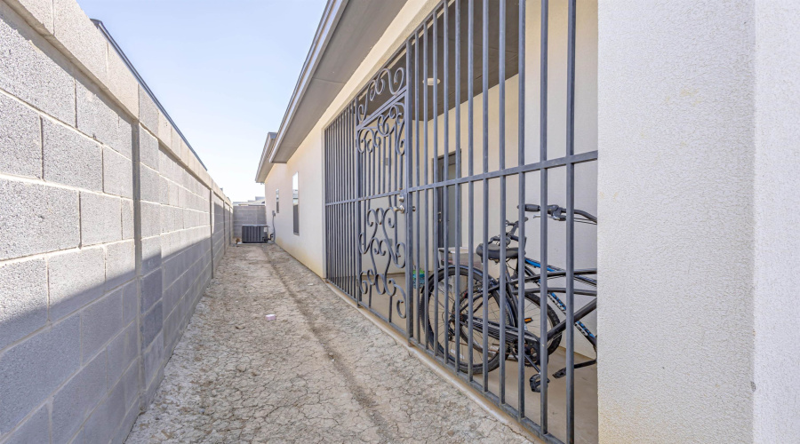 1608 Fresnillo Dr., Laredo, Texas 78046, 4 Bedrooms Bedrooms, 5 Rooms Rooms,2 BathroomsBathrooms,Residential,For Sale,1608 Fresnillo Dr.,20255055